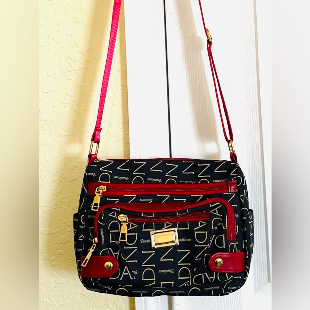 Crossbody bag nylon fabric. Washable and lightweight.